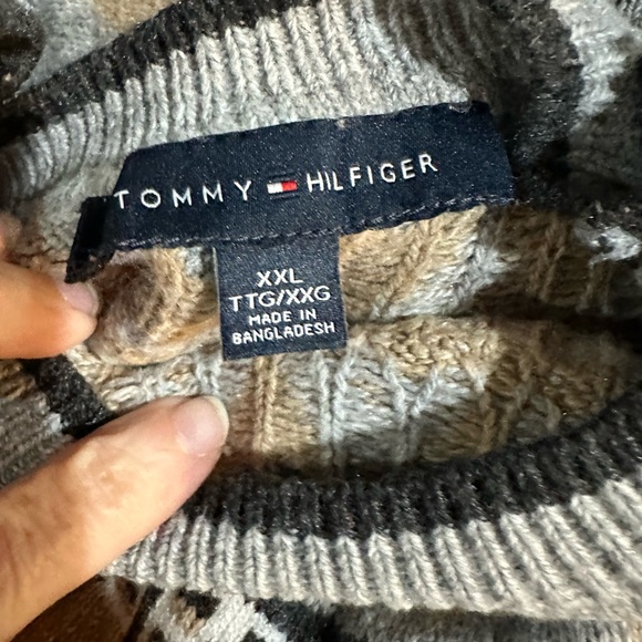 Tommy Hilfiger sweater - Picture 2 of 2
